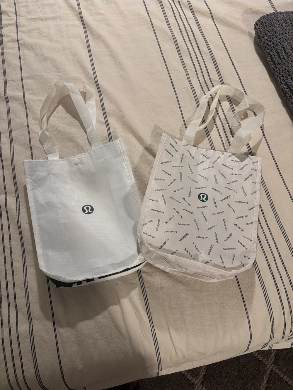 Reusable Lululemon athletica White Logo and Pattern Tote Set (2)